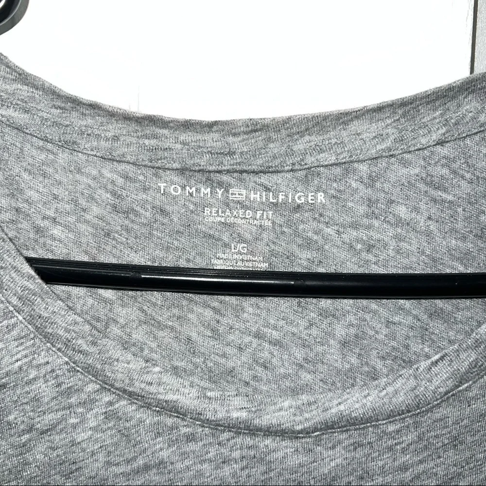 Tommy Hilfiger T Shirt - Picture 2 of 3